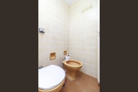Apartamento à venda com 121m², 3 quartos e 2 vagas Apartamento à venda com 121m², 3 quartos e 2 vagasBanheiro social