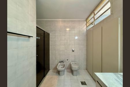 Casa para alugar com 267m², 4 quartos e 5 vagas Casa para alugar com 267m², 4 quartos e 5 vagasBanheiro Social
