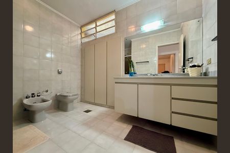 Casa para alugar com 267m², 4 quartos e 5 vagas Casa para alugar com 267m², 4 quartos e 5 vagasBanheiro Social