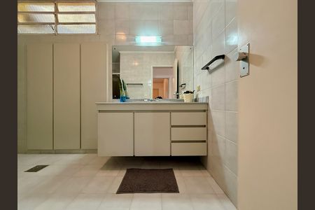 Casa para alugar com 267m², 4 quartos e 5 vagas Casa para alugar com 267m², 4 quartos e 5 vagasBanheiro Social