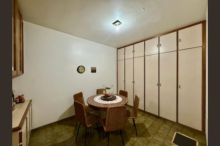 Casa para alugar com 267m², 4 quartos e 5 vagas Casa para alugar com 267m², 4 quartos e 5 vagasCozinha