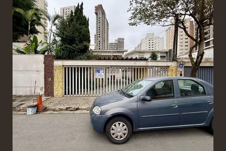 Casa para alugar com 267m², 4 quartos e 5 vagas Casa para alugar com 267m², 4 quartos e 5 vagasFachada