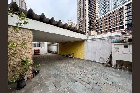 Casa para alugar com 267m², 4 quartos e 5 vagas Casa para alugar com 267m², 4 quartos e 5 vagasGaragem