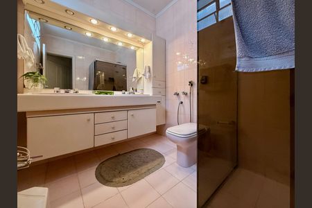 Casa para alugar com 267m², 4 quartos e 5 vagas Casa para alugar com 267m², 4 quartos e 5 vagasBanheiro Suíte 1