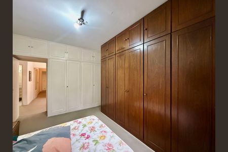 Casa para alugar com 267m², 4 quartos e 5 vagas Casa para alugar com 267m², 4 quartos e 5 vagasQuarto 4