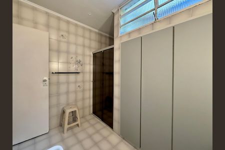 Casa para alugar com 267m², 4 quartos e 5 vagas Casa para alugar com 267m², 4 quartos e 5 vagasBanheiro Suíte 2