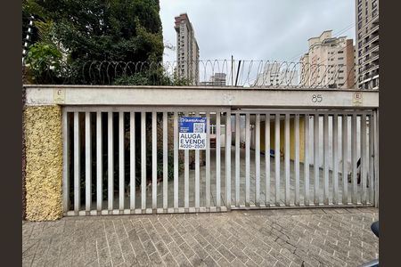 Casa para alugar com 267m², 4 quartos e 5 vagas Casa para alugar com 267m², 4 quartos e 5 vagasFachada