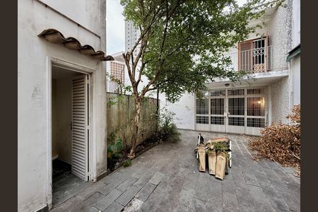 Casa para alugar com 267m², 4 quartos e 5 vagas Casa para alugar com 267m², 4 quartos e 5 vagasQuintal