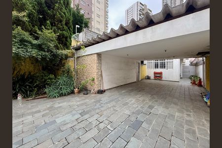 Casa para alugar com 267m², 4 quartos e 5 vagas Casa para alugar com 267m², 4 quartos e 5 vagasGaragem