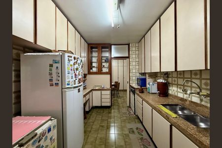 Casa para alugar com 267m², 4 quartos e 5 vagas Casa para alugar com 267m², 4 quartos e 5 vagasCozinha