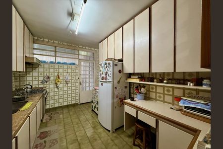 Casa para alugar com 267m², 4 quartos e 5 vagas Casa para alugar com 267m², 4 quartos e 5 vagasCozinha