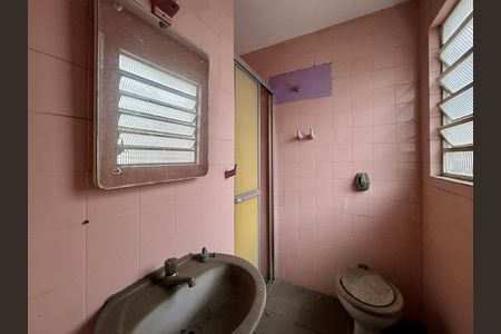 Casa para alugar com 267m², 4 quartos e 5 vagas Casa para alugar com 267m², 4 quartos e 5 vagasBanheiro de Serviço
