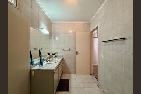 Casa para alugar com 267m², 4 quartos e 5 vagas Casa para alugar com 267m², 4 quartos e 5 vagasBanheiro Social