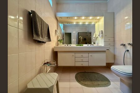 Casa para alugar com 267m², 4 quartos e 5 vagas Casa para alugar com 267m², 4 quartos e 5 vagasBanheiro Suíte 1