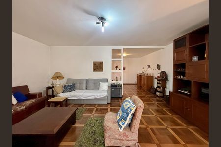 Casa para alugar com 267m², 4 quartos e 5 vagas Casa para alugar com 267m², 4 quartos e 5 vagasSala
