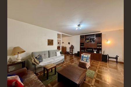 Casa para alugar com 267m², 4 quartos e 5 vagas Casa para alugar com 267m², 4 quartos e 5 vagasSala