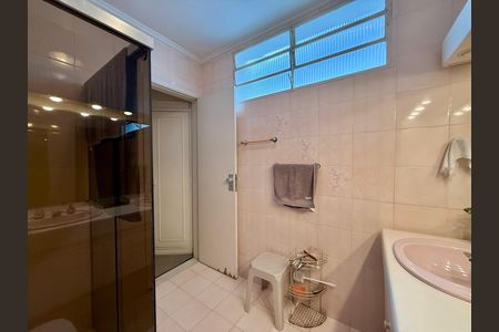 Casa para alugar com 267m², 4 quartos e 5 vagas Casa para alugar com 267m², 4 quartos e 5 vagasBanheiro Suíte 1