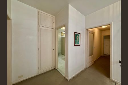 Casa para alugar com 267m², 4 quartos e 5 vagas Casa para alugar com 267m², 4 quartos e 5 vagasCorredor Quartos