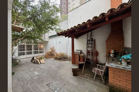 Casa para alugar com 267m², 4 quartos e 5 vagas Casa para alugar com 267m², 4 quartos e 5 vagasQuintal