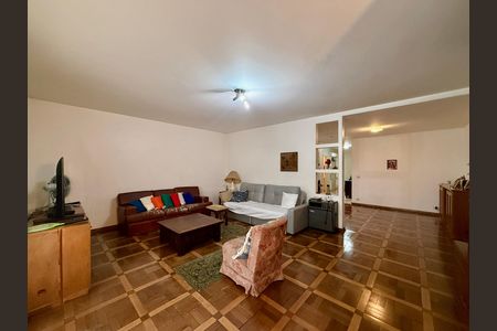 Casa para alugar com 267m², 4 quartos e 5 vagas Casa para alugar com 267m², 4 quartos e 5 vagasSala