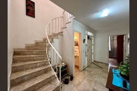 Casa para alugar com 267m², 4 quartos e 5 vagas Casa para alugar com 267m², 4 quartos e 5 vagasHall Casa