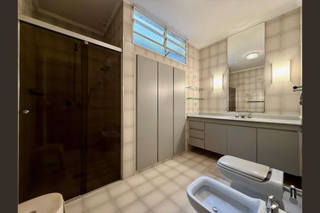 Casa para alugar com 267m², 4 quartos e 5 vagas Casa para alugar com 267m², 4 quartos e 5 vagasBanheiro Suíte 2