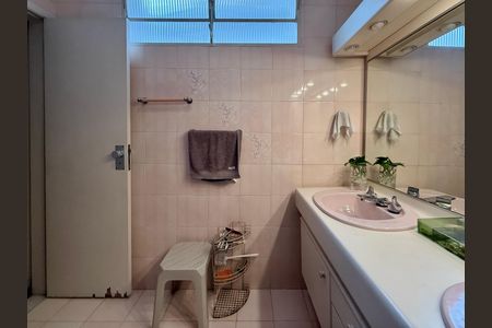 Casa para alugar com 267m², 4 quartos e 5 vagas Casa para alugar com 267m², 4 quartos e 5 vagasBanheiro Suíte 1