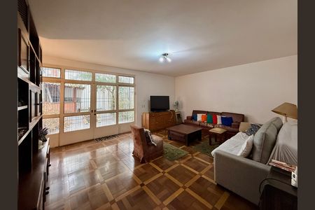 Casa para alugar com 267m², 4 quartos e 5 vagas Casa para alugar com 267m², 4 quartos e 5 vagasSala