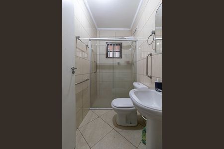 Casa para alugar com 126m², 3 quartos e 2 vagas Casa para alugar com 126m², 3 quartos e 2 vagasBanheiro social