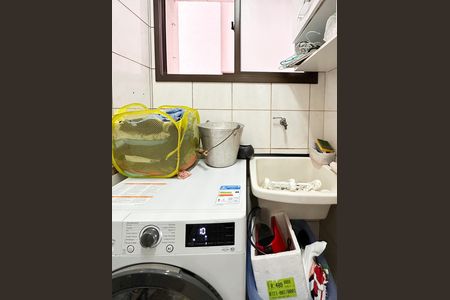 Apartamento à venda com 68m², 3 quartos e 1 vagaÁrea de Serviço