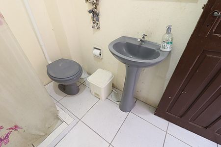 Casa à venda com 150m², 2 quartos e sem vagaBanheiro social