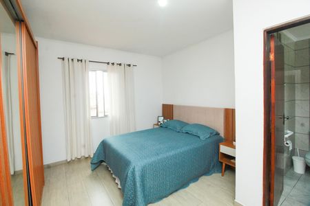 Suíte de casa à venda com 3 quartos, 200m² em Vila Humaita, Santo André