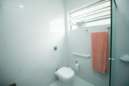 Banheiro Social de casa à venda com 3 quartos, 200m² em Vila Humaita, Santo André