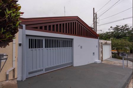 Casa à venda com 160m², 2 quartos e 2 vagas Casa à venda com 160m², 2 quartos e 2 vagasFachada