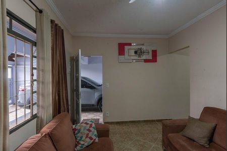 Casa à venda com 160m², 2 quartos e 2 vagas Casa à venda com 160m², 2 quartos e 2 vagasSala