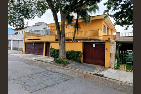 Casa à venda com 351m², 4 quartos e 5 vagas Casa à venda com 351m², 4 quartos e 5 vagasFachada
