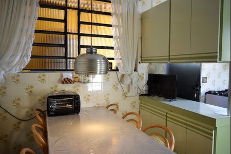 Casa à venda com 351m², 4 quartos e 5 vagasCozinha
