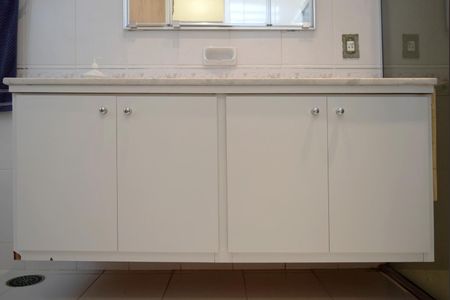 Casa à venda com 351m², 4 quartos e 5 vagasBanheiro 2