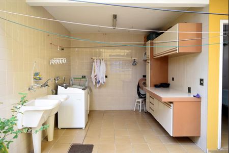 Casa à venda com 351m², 4 quartos e 5 vagasÁrea de Serviço