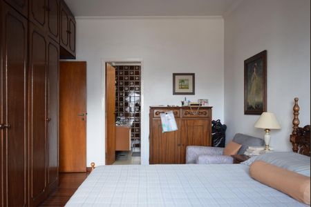 Casa à venda com 351m², 4 quartos e 5 vagasSuíte