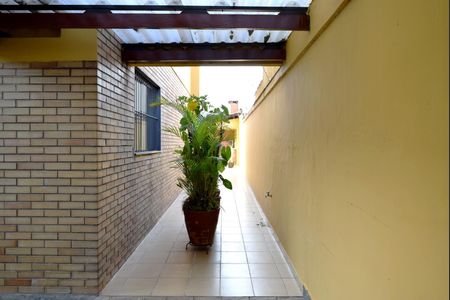 Casa à venda com 351m², 4 quartos e 5 vagasLateral
