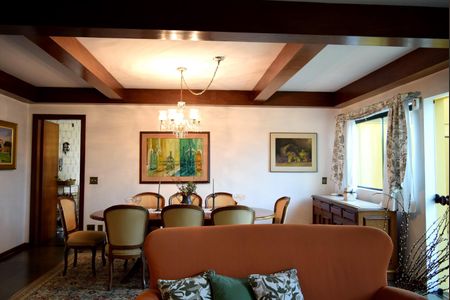Casa à venda com 351m², 4 quartos e 5 vagasSala