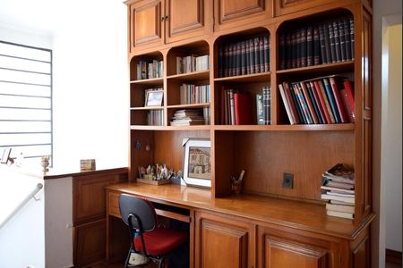 Casa à venda com 351m², 4 quartos e 5 vagasHall pavimento superior