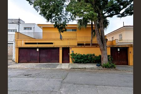 Casa à venda com 351m², 4 quartos e 5 vagas Casa à venda com 351m², 4 quartos e 5 vagasFachada