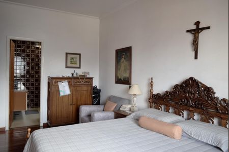 Casa à venda com 351m², 4 quartos e 5 vagasSuíte