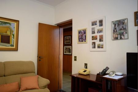 Casa à venda com 351m², 4 quartos e 5 vagasSala de TV