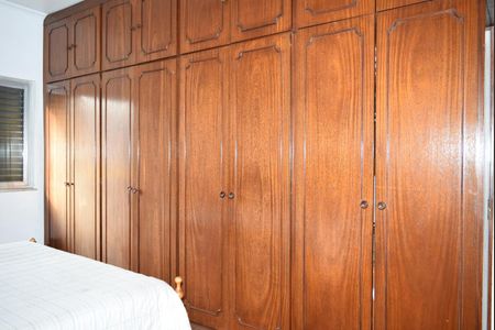 Casa à venda com 351m², 4 quartos e 5 vagasSuíte