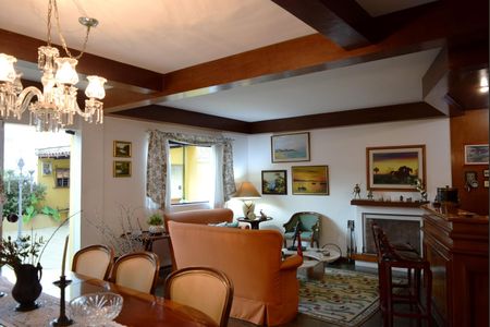 Casa à venda com 351m², 4 quartos e 5 vagasSala