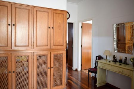 Casa à venda com 351m², 4 quartos e 5 vagasHall pavimento superior