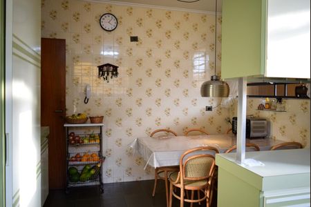 Casa à venda com 351m², 4 quartos e 5 vagasCozinha